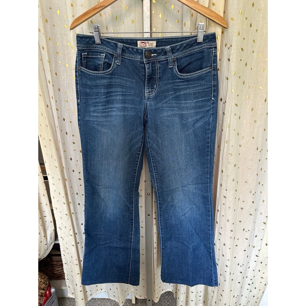 L.E.I. Juniors Bridget Medium Wash Embroidered Pockets Curvy Boot Cut Jeans 9